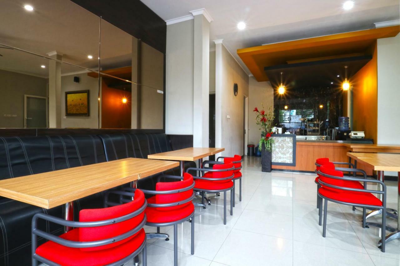 Chiaro Hotel Syariah Sidoarjo Exterior photo
