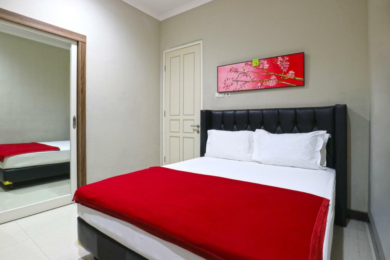 Chiaro Hotel Syariah Sidoarjo Exterior photo