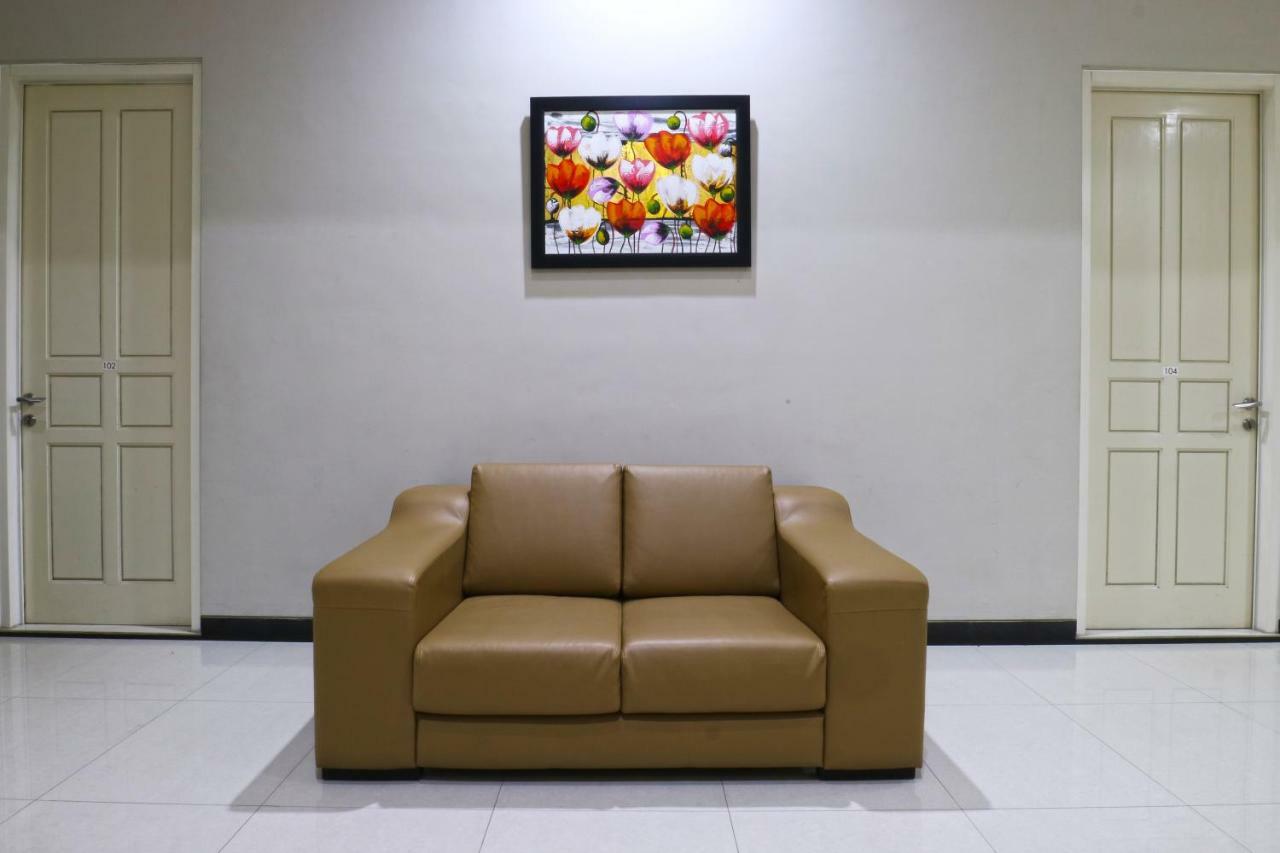 Chiaro Hotel Syariah Sidoarjo Exterior photo