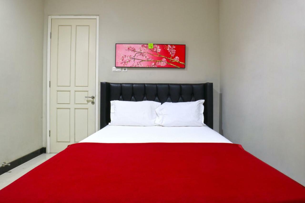 Chiaro Hotel Syariah Sidoarjo Exterior photo