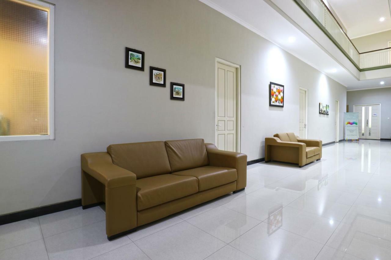 Chiaro Hotel Syariah Sidoarjo Exterior photo